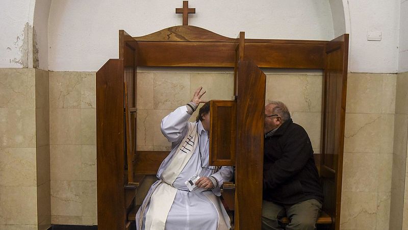 Una comisión sobre abusos sexuales recomienda anular el secreto de confesión de los curas pederastas