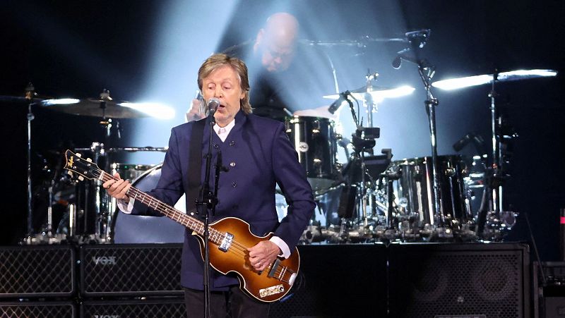 Encuentran el bajo con forma de violín que Paul McCartney perdió al salirse de los Beatles