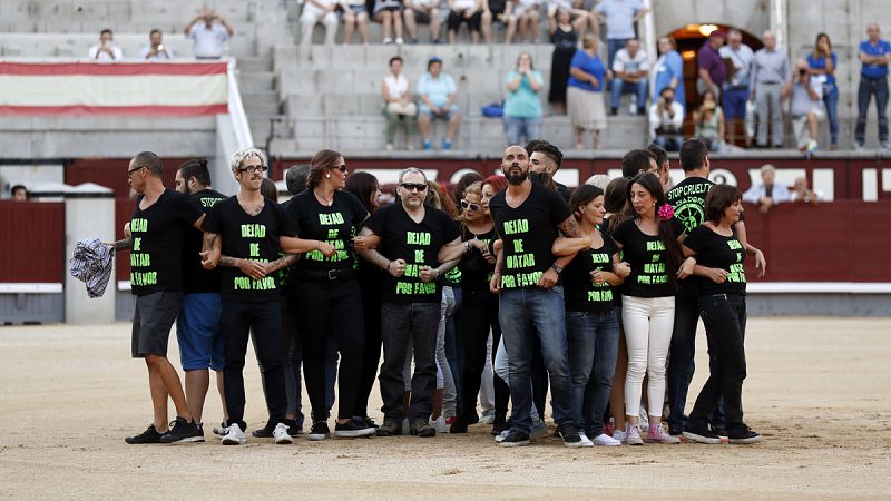 En libertad con cargos los 29 antitaurinos que saltaron a la plaza de Las Ventas