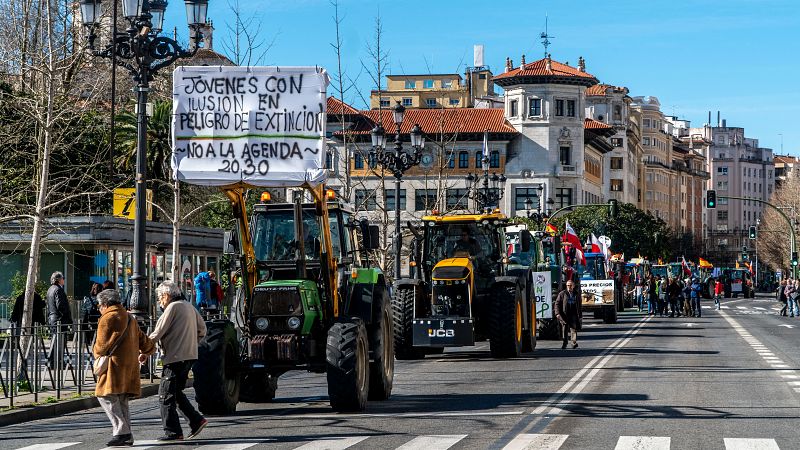Los ganaderos y agricultores ponen punto final a la tractorada de Santander tras casi 24 horas de protesta