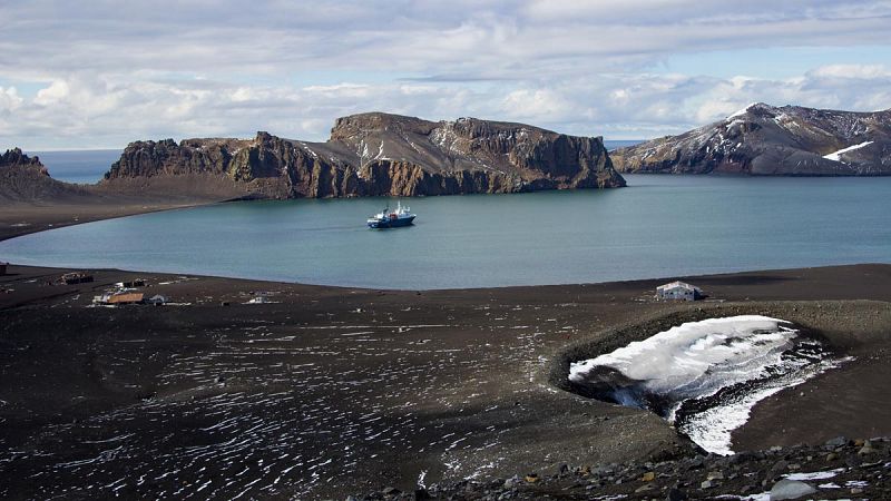 Hallan bajo la Antártida la que podría ser la mayor zona volcánica del planeta