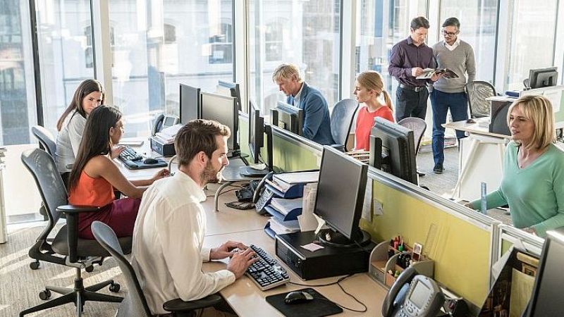 Trabajo quiere tener acceso en remoto al registro horario para garantizar la reducción de la jornada