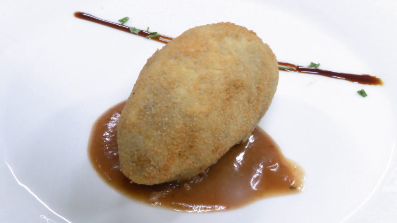 Receta de croquetas de rabo de toro y un toque de chocolate