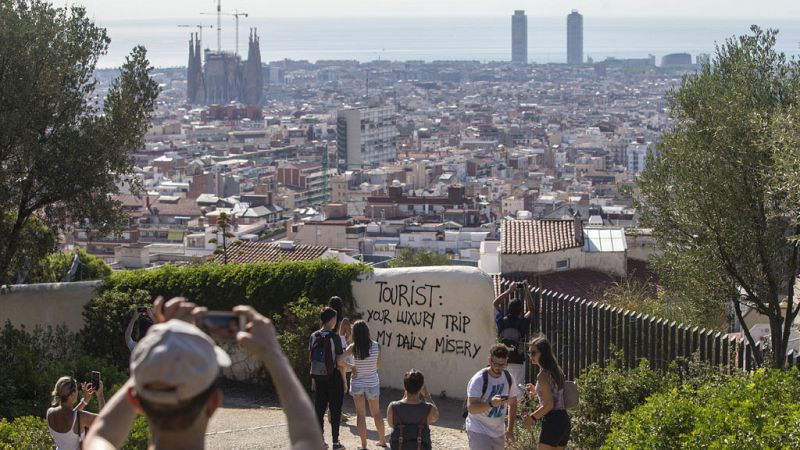 Barcelona abre 6.200 expedientes a pisos turísticos ilegales en un año y logra que Airbnb retire un millar