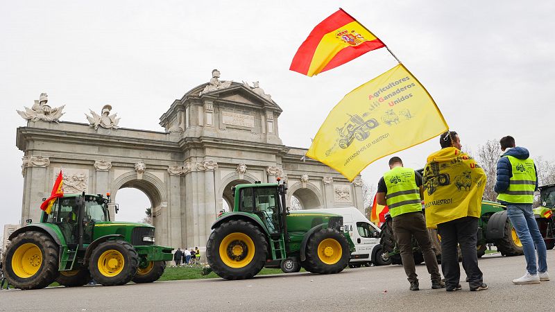 Manifestación de agricultores y tractores en Madrid, en directo: las protestas provocan cortes de tráfico