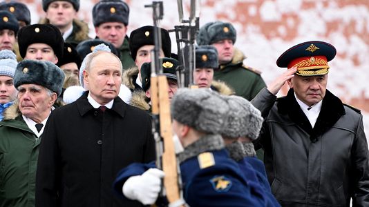 Vlad�mir Putin junto a su ministro de Defensa en Mosc�