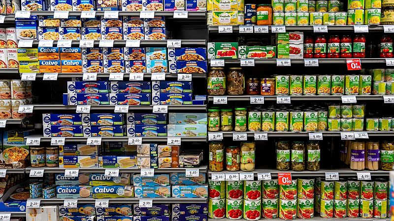 Consumo investiga si los supermercados trasladan la reducción del IVA a los consumidores