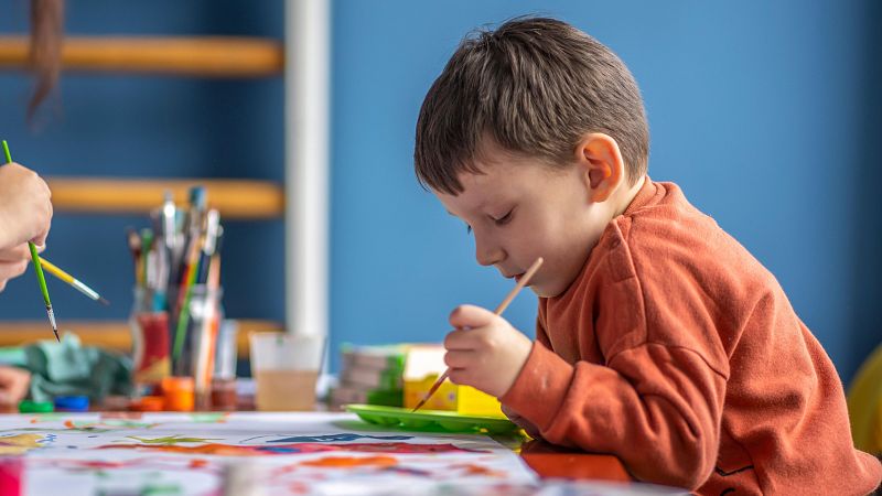 Aprender bajo las bombas, la realidad de los niños ucranianos: “Se han acostumbrado y no lloran tanto”