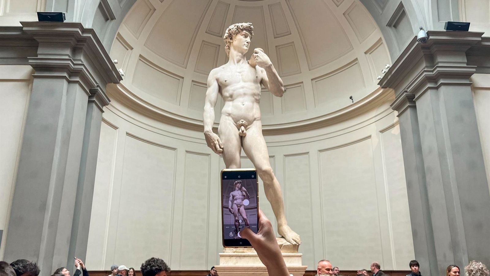 Así es la limpieza del 'David' de Miguel Ángel | Ver