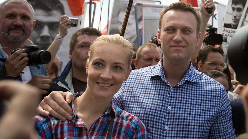 Las autoridades rusas aseguran que Navalni murió por "causas naturales" e impiden un funeral público