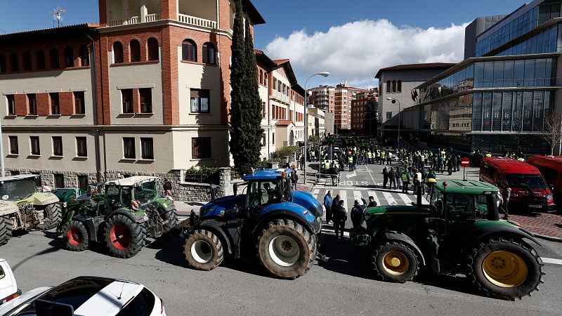 Los agricultores vuelven a las calles en Teruel y Navarra con sus tractores