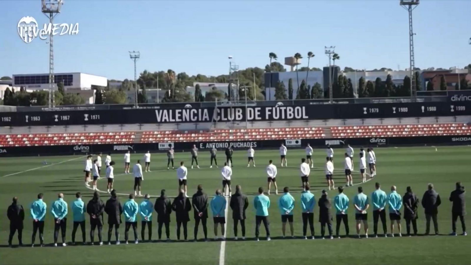 Valencia y Levante guardan un minuto de silencio | Ver