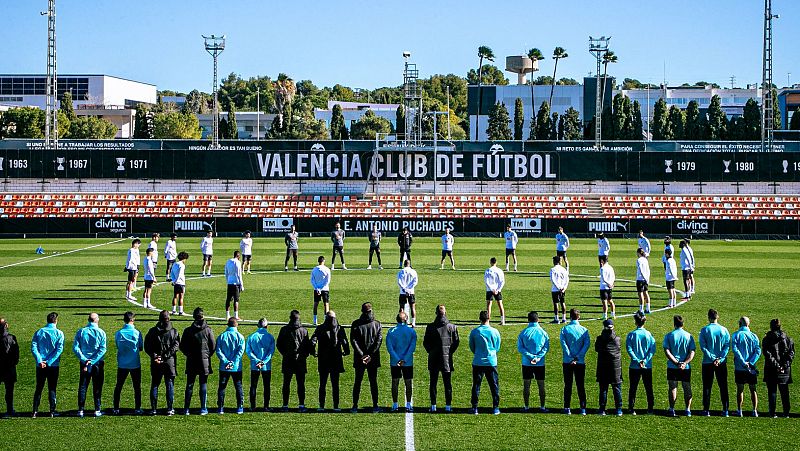 Valencia y Levante piden aplazar sus partidos de Liga por el incendio de Nou Campanar