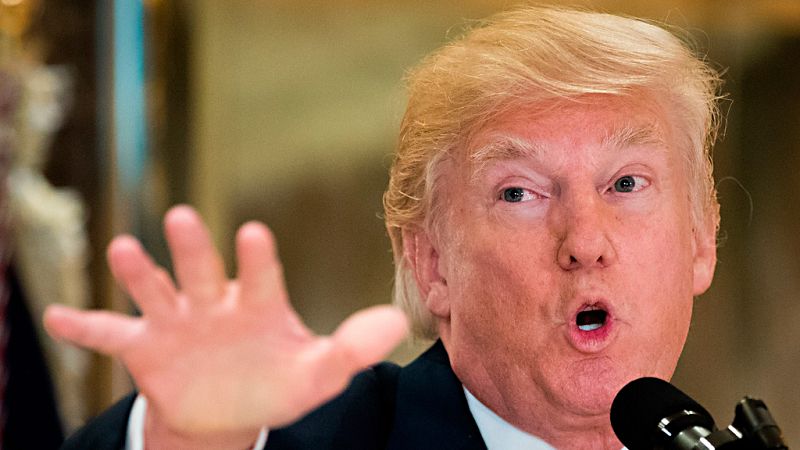 Líderes republicanos critican a Trump por culpar a "los dos bandos" de la violencia en Charlottesville