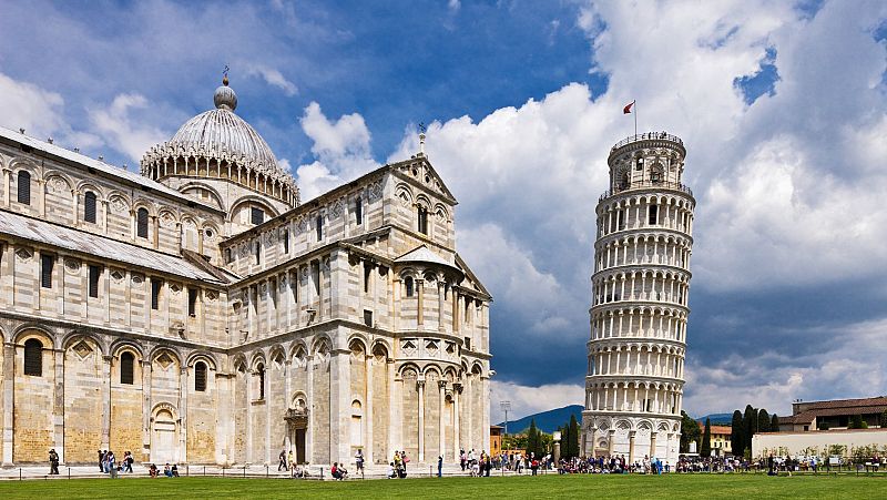 Torres inclinadas como la de Pisa en España