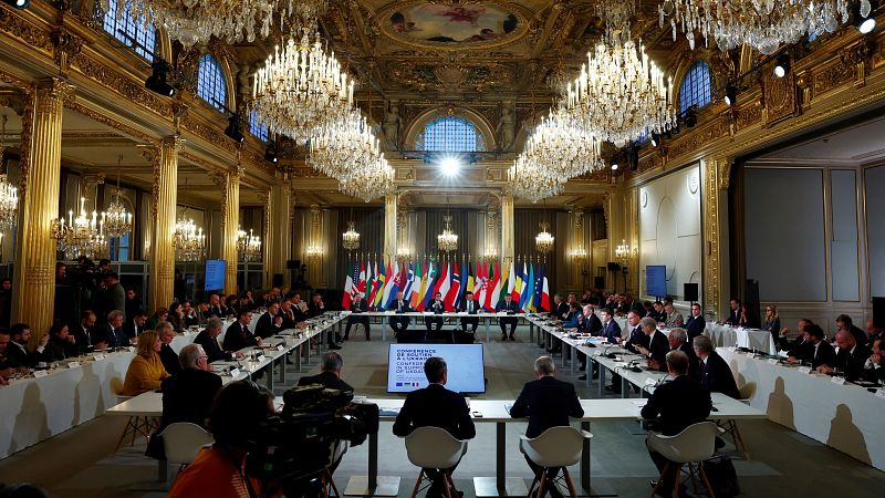 Macron y Zelenski advierten sobre la posible expansión de los ataques rusos en la cumbre sobre Ucrania celebrada en París