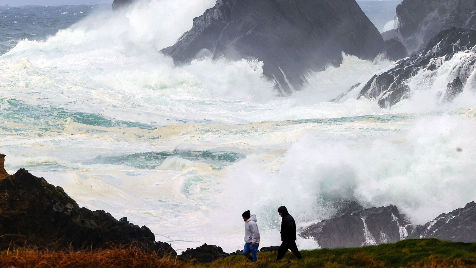 Alerta naranja este martes por fuertes rachas de viento, precipitaciones y nevadas | Ver