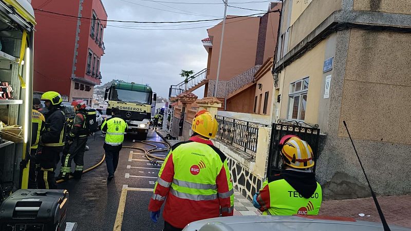 Dos heridos graves en un incendio en un edificio en Gran Canaria