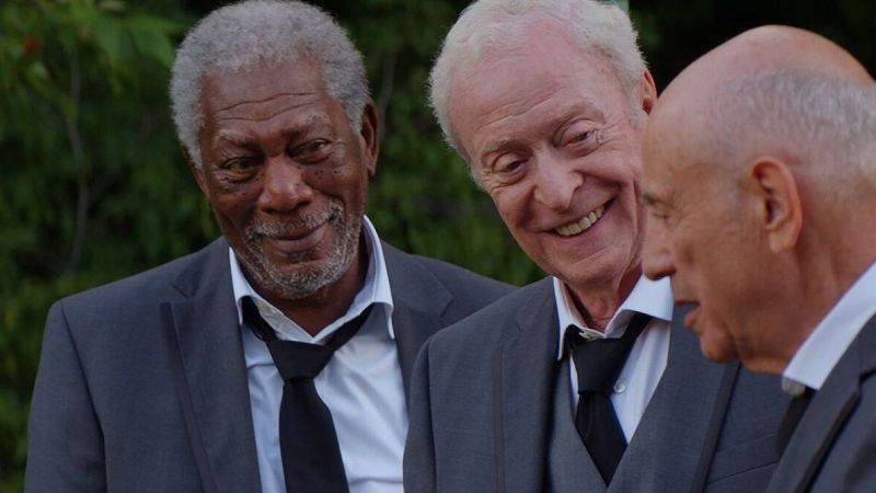 La comedia que uni� (de nuevo) a Michael Caine y Morgan Freeman que te cautivar�