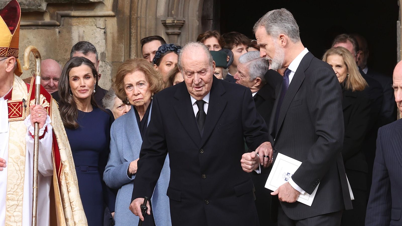 Felipe VI y Juan Carlos I se reencuentran en Windsor | Ver