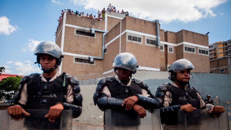 Al menos 37 muertos tras la toma de una prisión en Venezuela