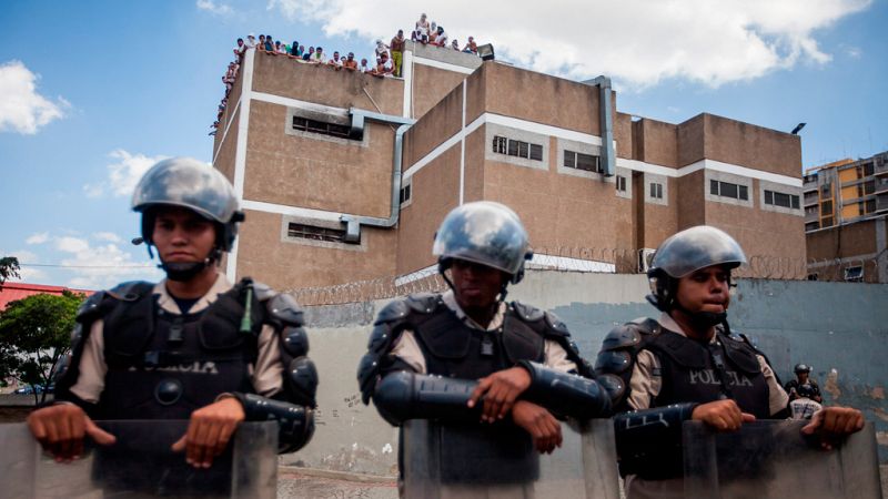 Al menos 37 muertos tras la toma de una prisión en Venezuela