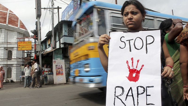 Una niña de diez años violada en la India da a luz después de que un tribunal le impidiera abortar