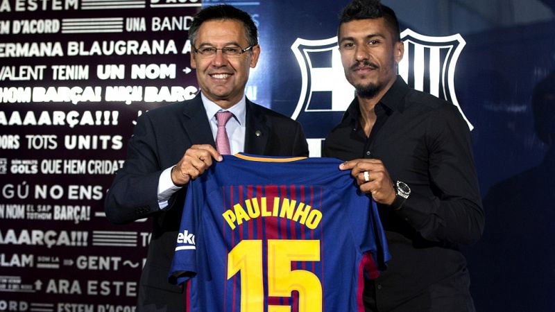 Paulinho firma su contrato como jugador del Barcelona