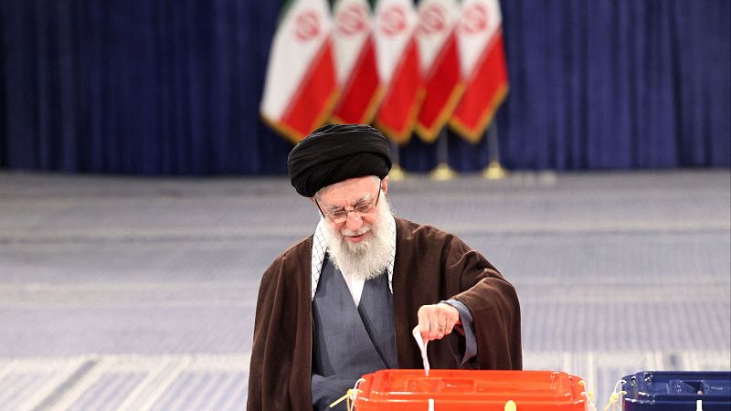 El líder supremo de Irán llama a votar: "Hagan a nuestros amigos felices y decepcionen a nuestros enemigos"