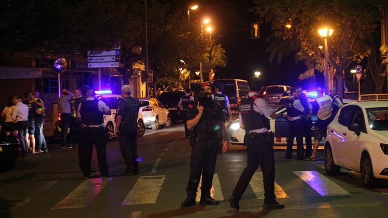 Abatidos en Cambrils cinco presuntos terroristas tras un nuevo atropello que deja una víctima mortal