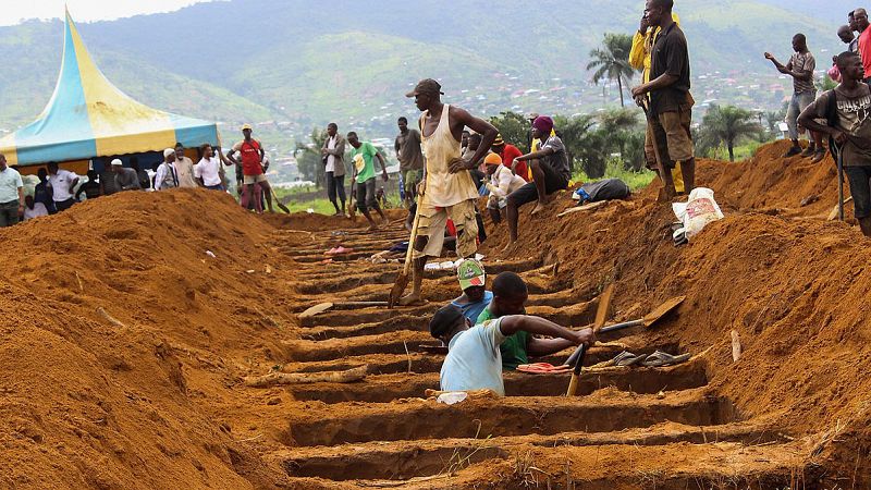 El número de muertos por las inundaciones en Sierra Leona supera ya los 400