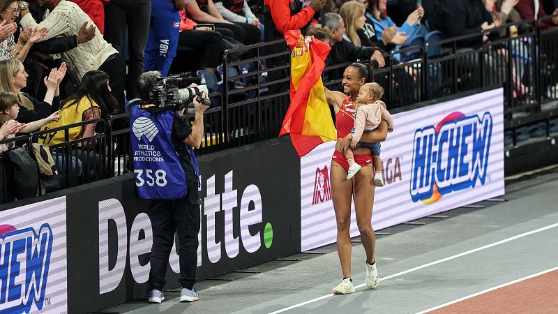 Ana Peleteiro regresa a la competición por todo lo alto: bronce mundial en triple salto