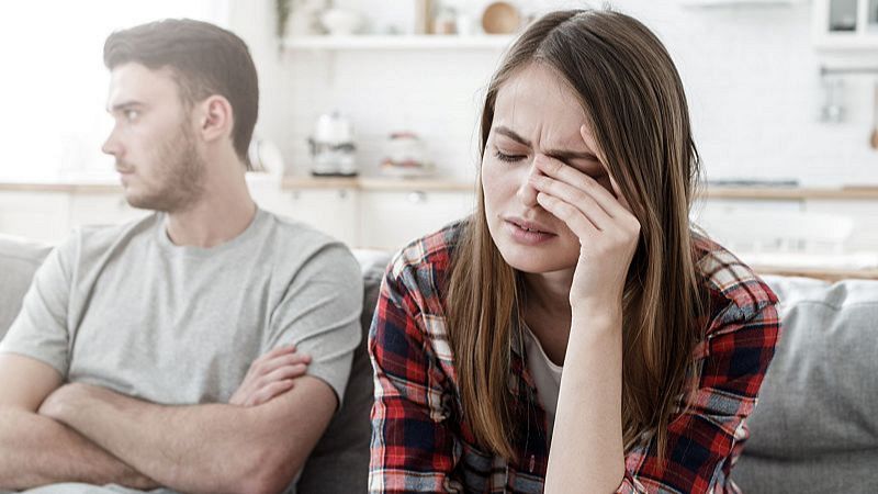 Les noies adolescents pateixen el doble de violència de control en relacions de parella