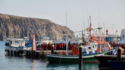 Detenidos 16 ocupantes del cayuco en el que murieron decenas de migrantes rumbo a Canarias en agosto