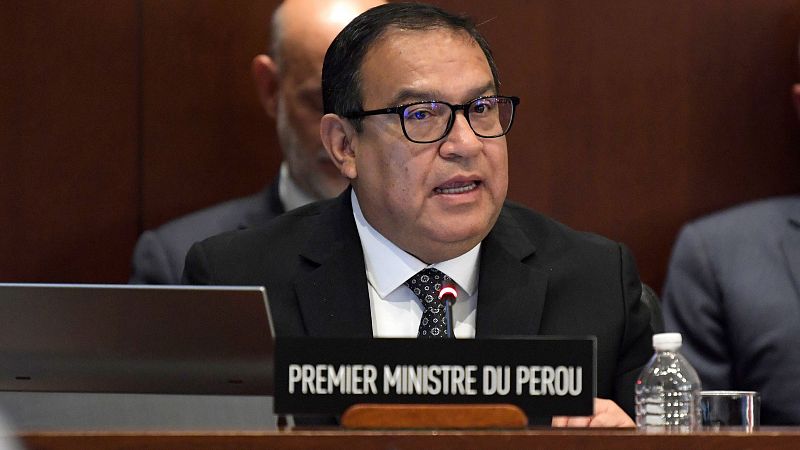 El primer ministro de Perú renuncia a su cargo tras ser acusado de corrupción