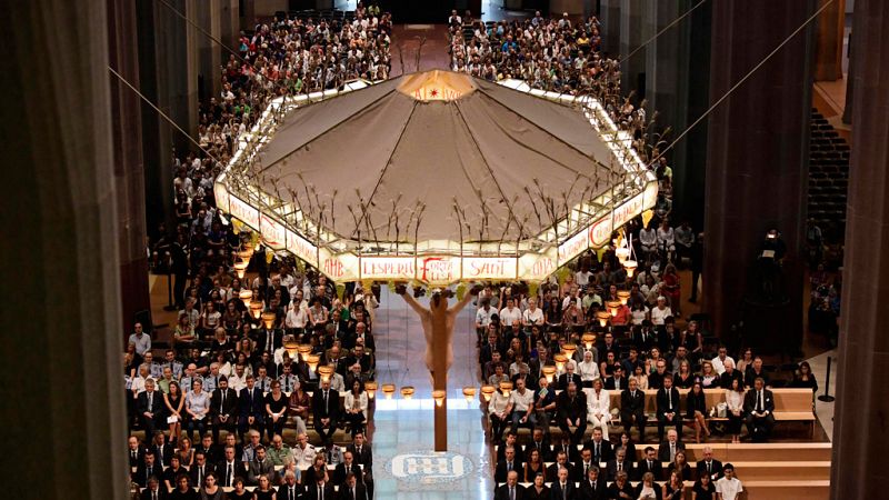 Los reyes presiden una misa en la Sagrada Familia en homenaje a las víctimas del atentado en Cataluña