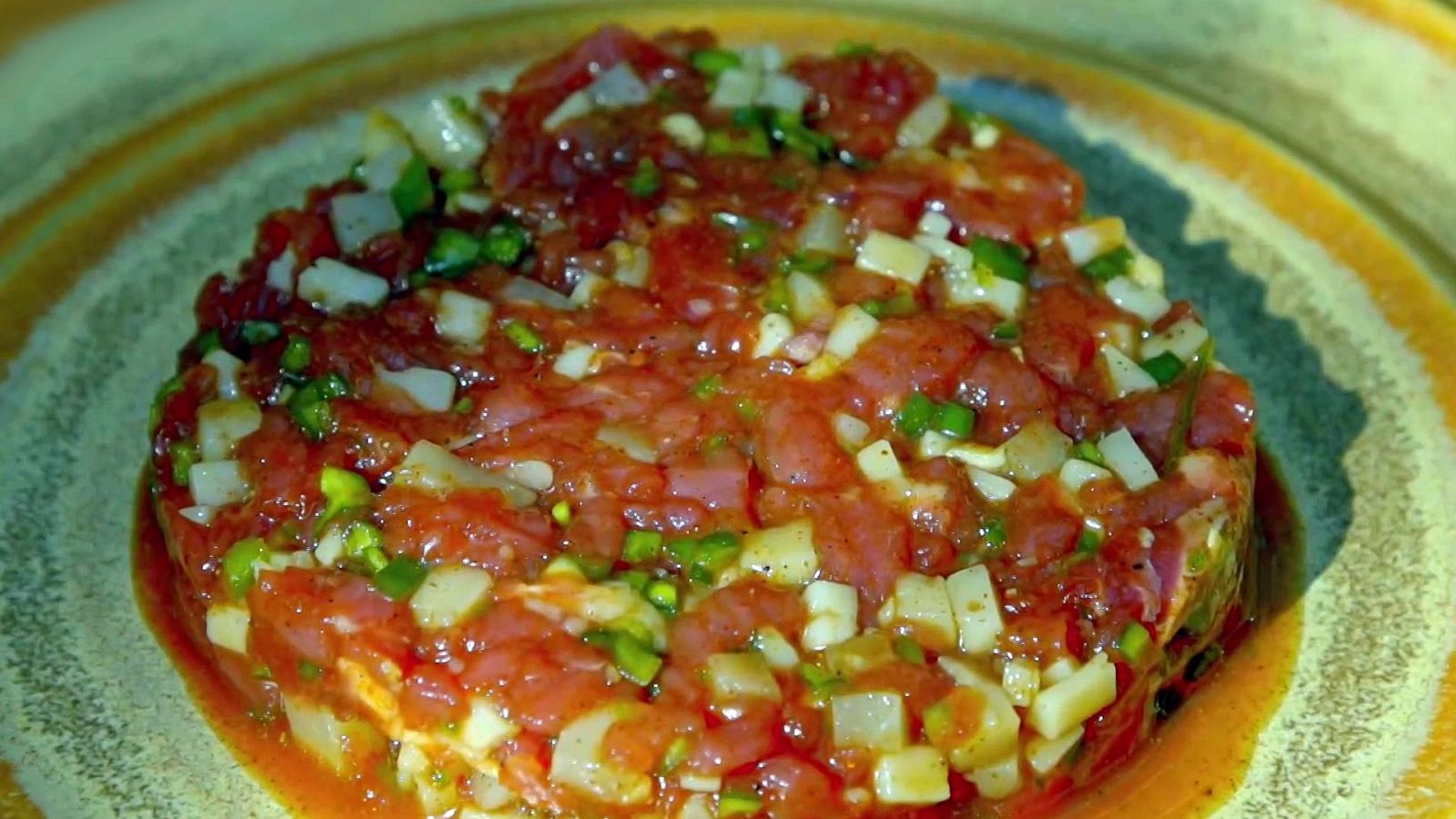 Receta de steak tartar de ternera de la chef Aizpea Oihaneder - El señor de los bosques | Ver