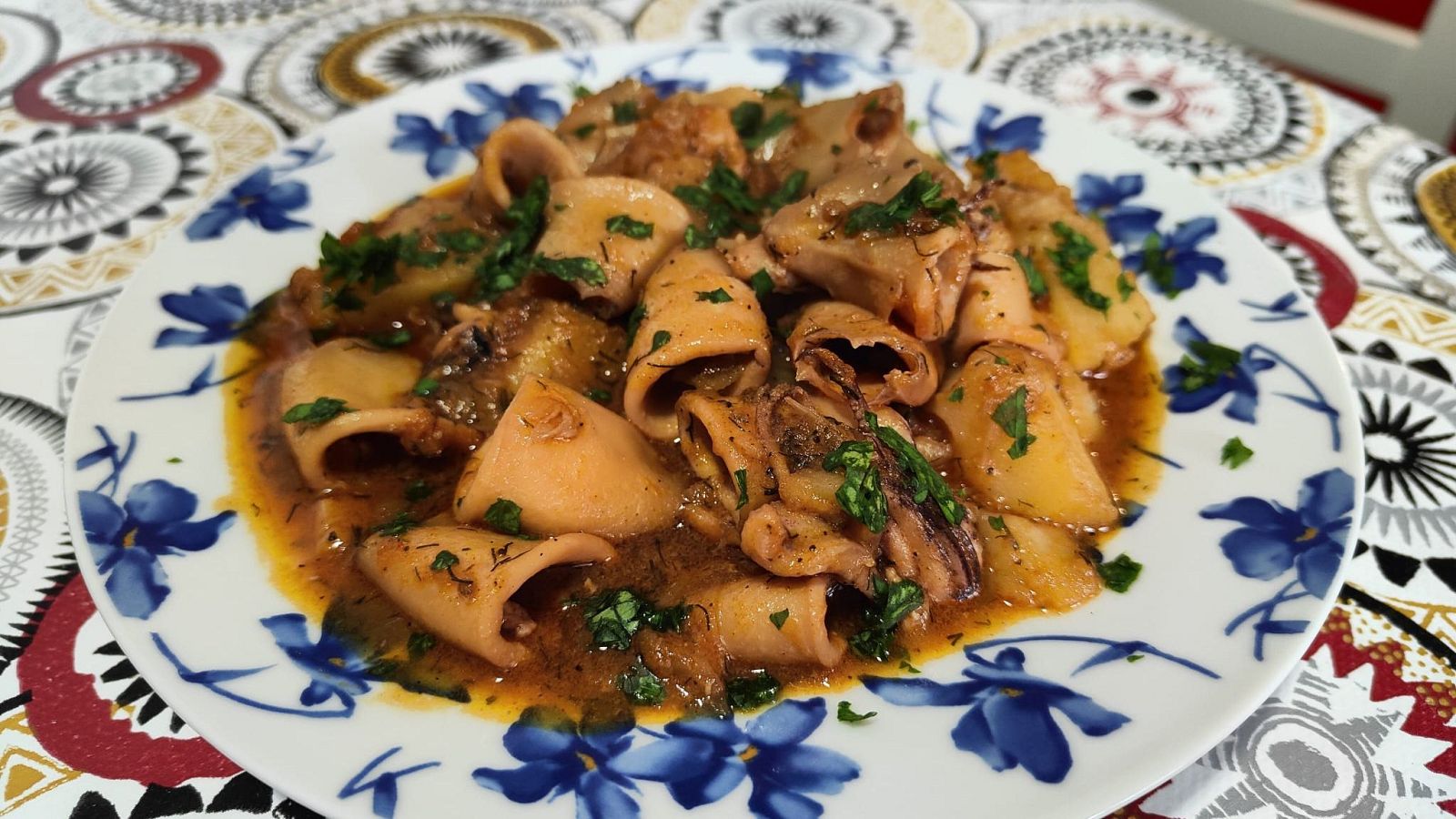 Mañaneros - Receta de calamares en salsa con patatas | Ver | Ver