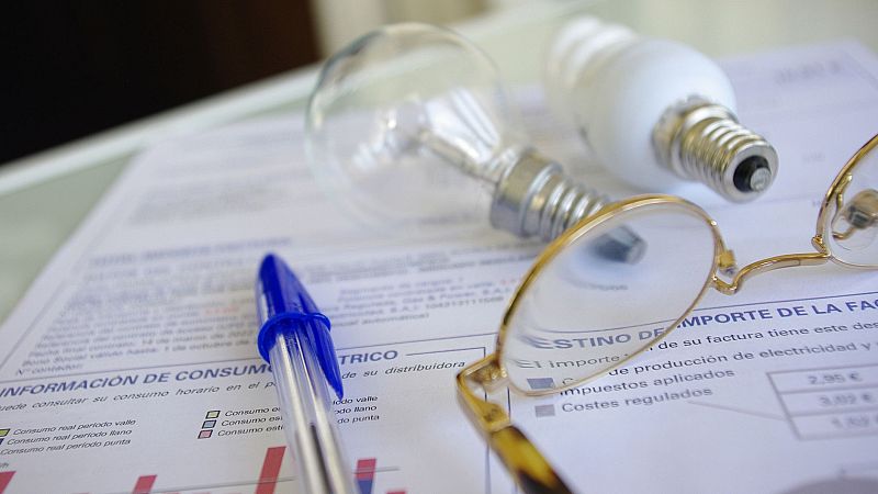 La luz cae este sábado hasta los 0,59 euros/MWh, el precio mínimo en una década y el sexto más bajo de su historia