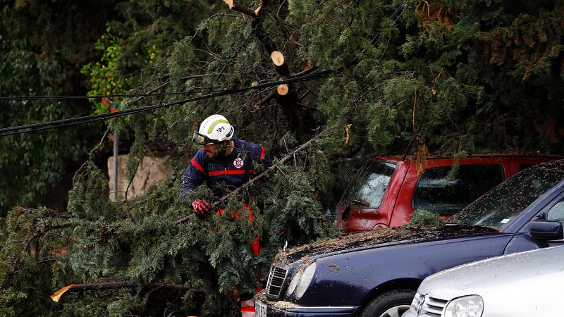 La borrasca Mónica cubre de agua y nieve la mayor parte de España y deja incidencias en varias carreteras