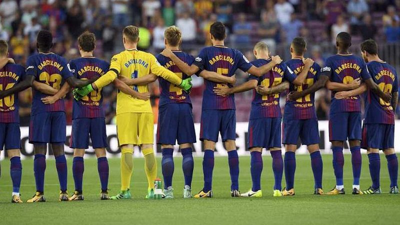 El Camp Nou homenajea a las víctimas de Barcelona y Cambrils