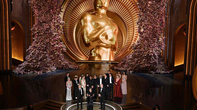 Los 10 mejores momentos de los Oscar 2024: Glazer se acuerda de Gaza y Emma Stone sorprende en mejor actriz
