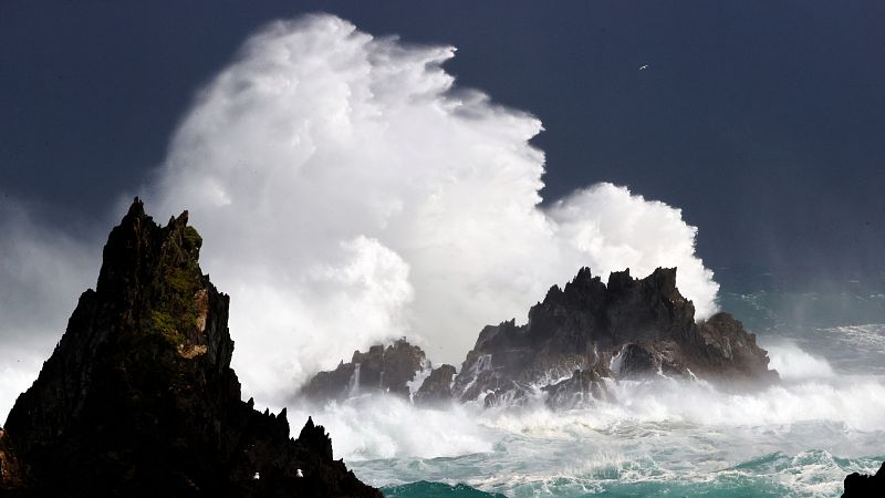 El temporal de viento, nevadas y aludes dificulta la bsqueda de tres desaparecidos en Gran Canaria y Barcelona