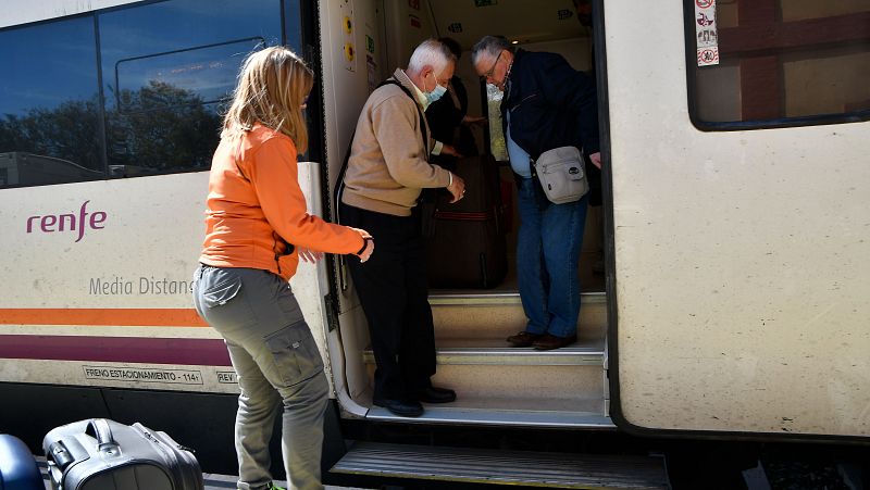 Euskadi asume las competencias de Cercanías, homologación de títulos extranjeros y acogida de refugiados