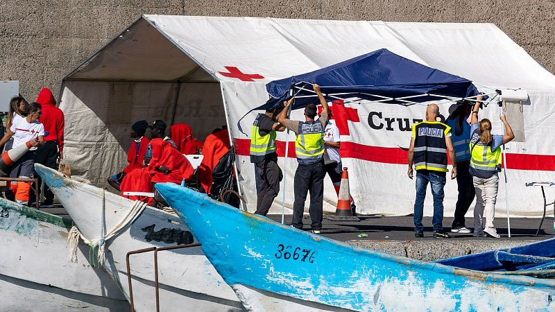 Siete muertos y 12 hospitalizados por deshidratacin en un cayuco rescatado al sur de Gran Canaria