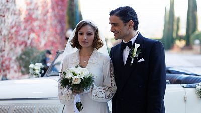Suenan campanas de boda en el final de la primera temporada de 'La Moderna'