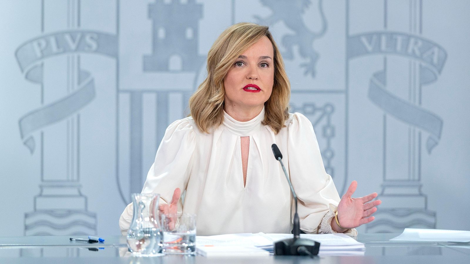 El Gobierno pide a Ayuso "más transparencia y menos fruta" - Informativo 24h | Ver