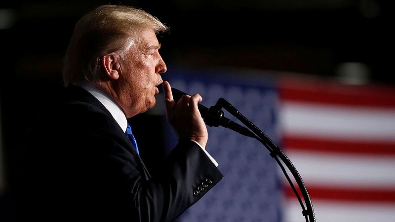 Trump exige "reformas" al Gobierno afgano y abre la puerta a un acuerdo político con los talibanes