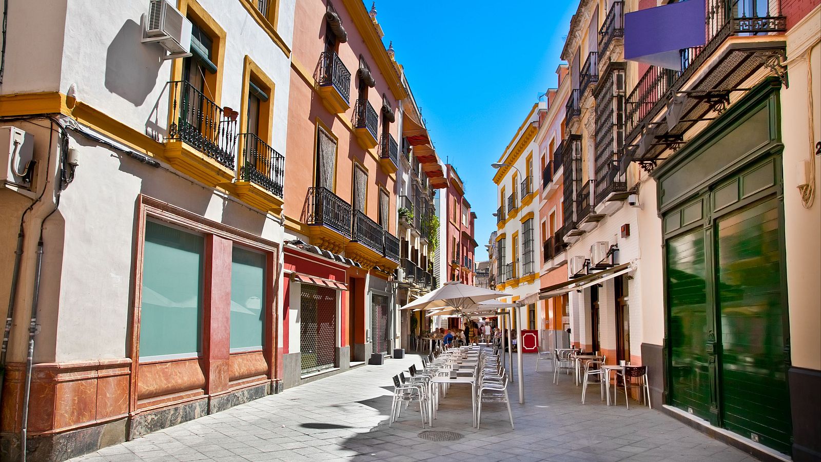 Suplemento por mesas 'premium': ¿Es legal cobrar más por comer al sol o con mejores vistas? | Ver