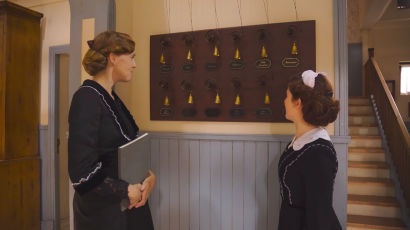 María Castro y Sara Molina nos desvelan los secretos de los decorados de 'La Promesa'